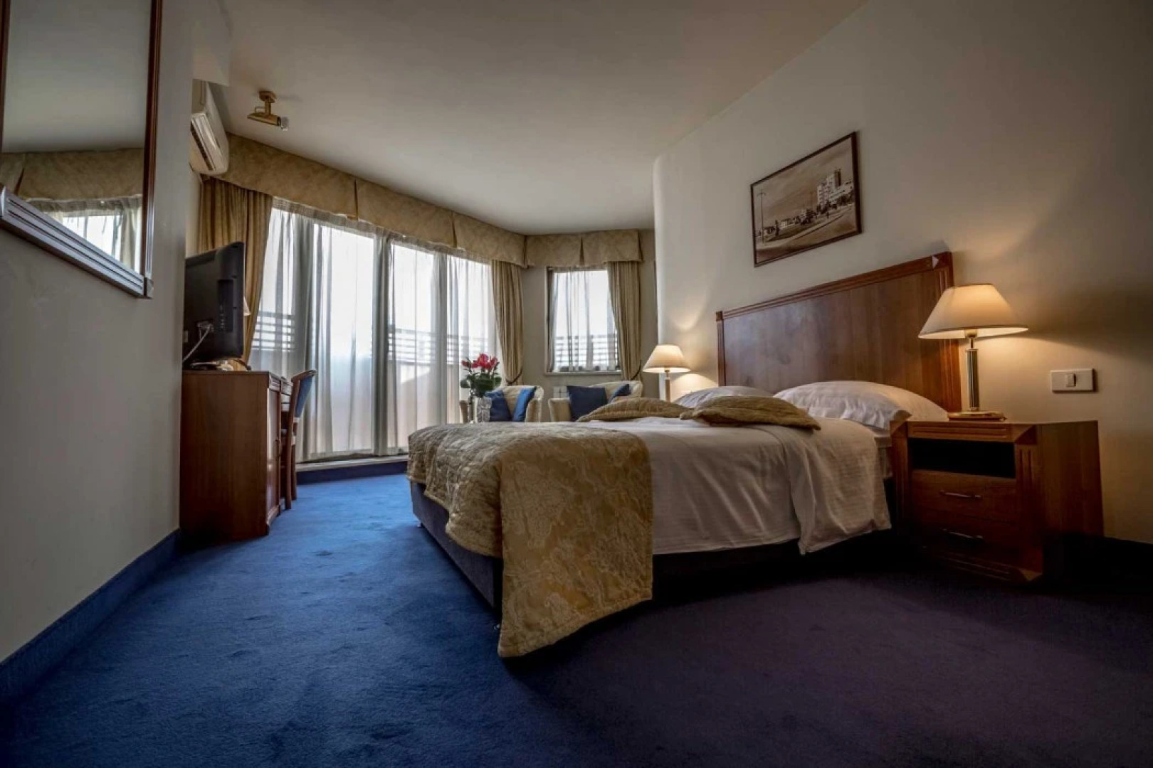 Zeus Essence Bucharest Opera