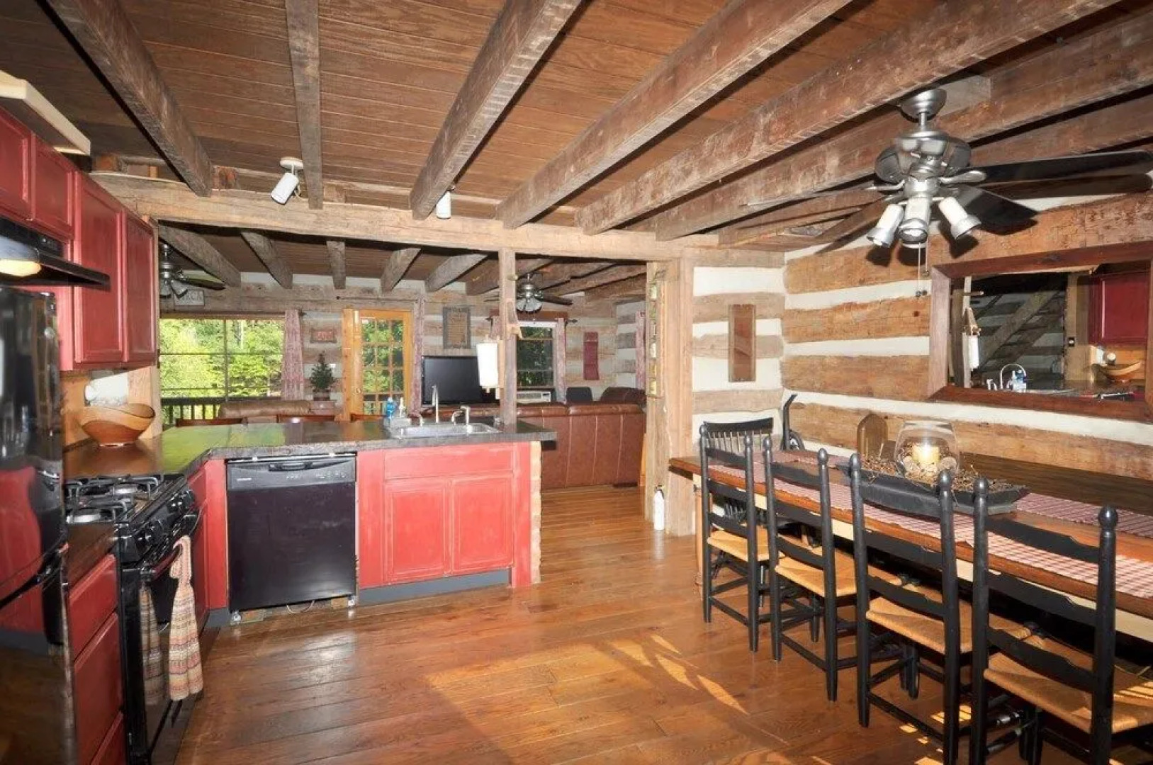 Pondview Cabin - Log Cabin Retreat