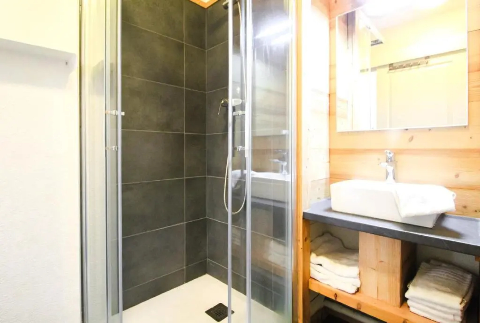 Penthouse 3-bedroom apartment, mountain views, large terrasse, piste access