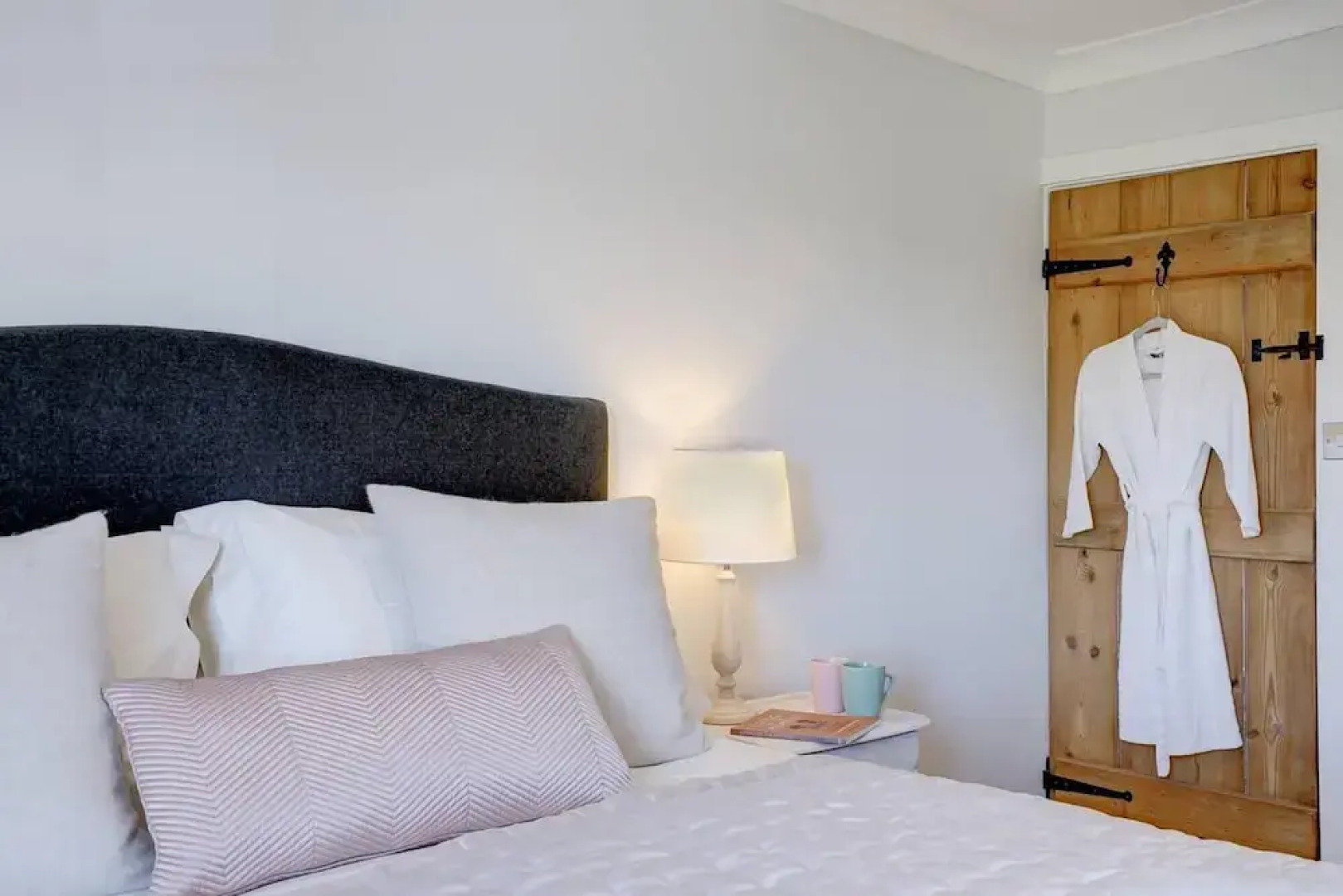 Luxury 1 bed Cottage With hot tub and log Burner