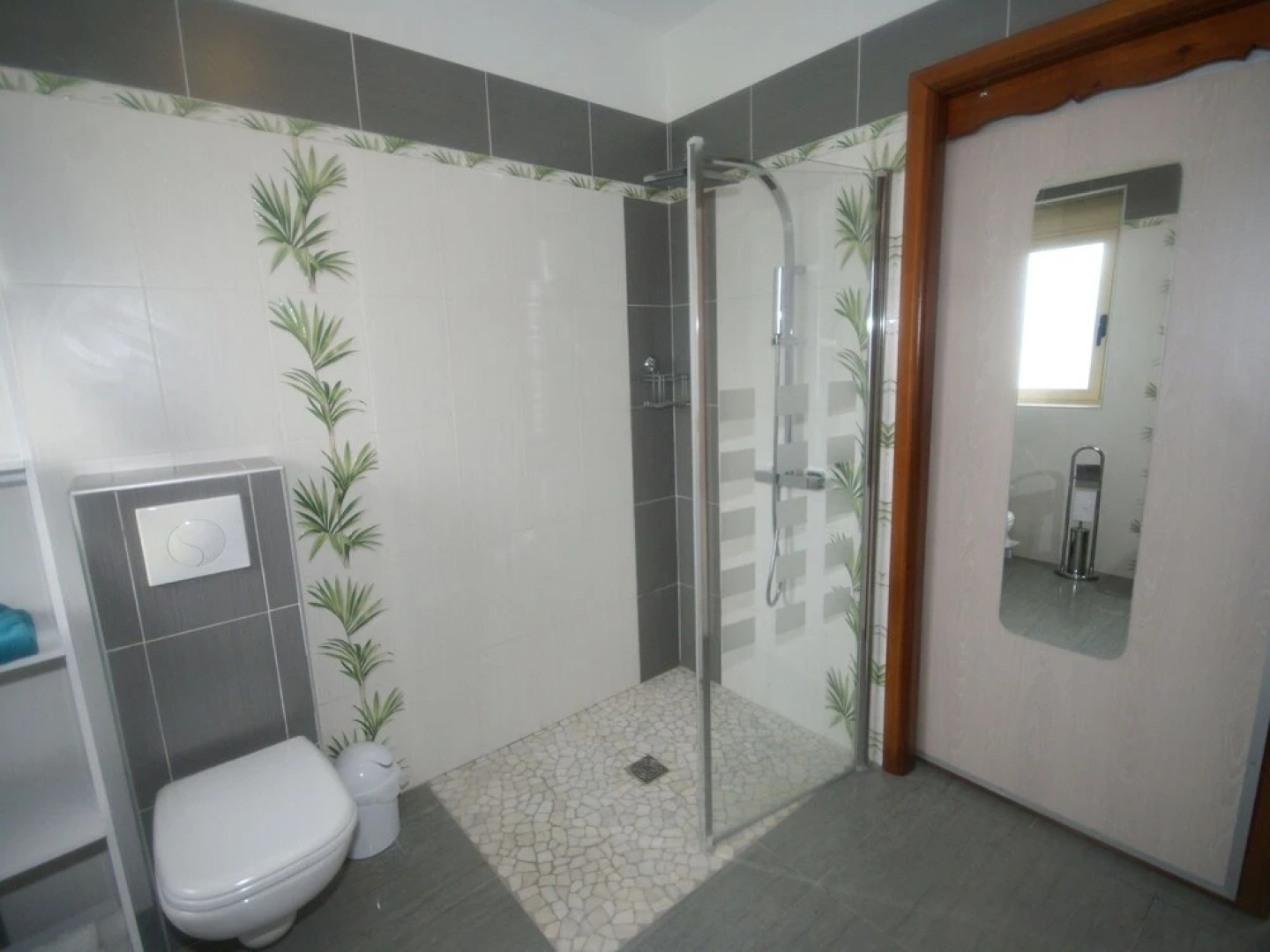 Modern Holiday Home with jacuzzi in Brousse-le-Chateau