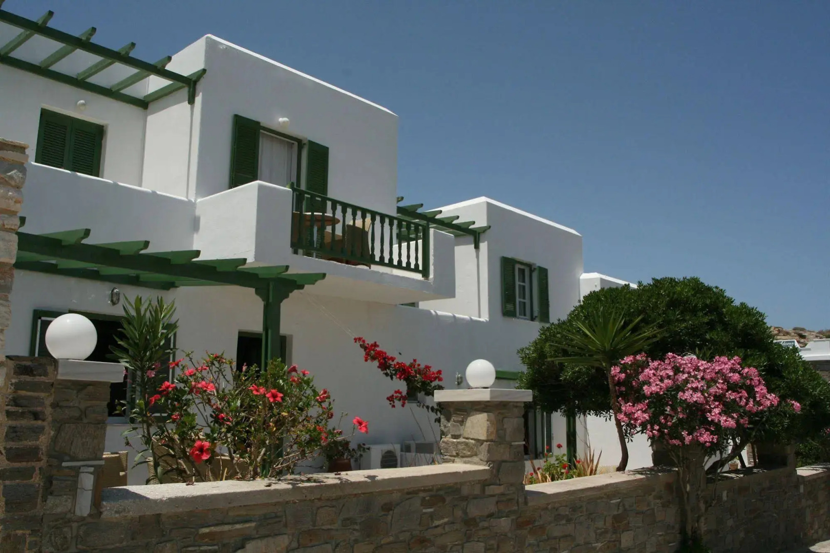 Adonis Hotel Studios & Apartments