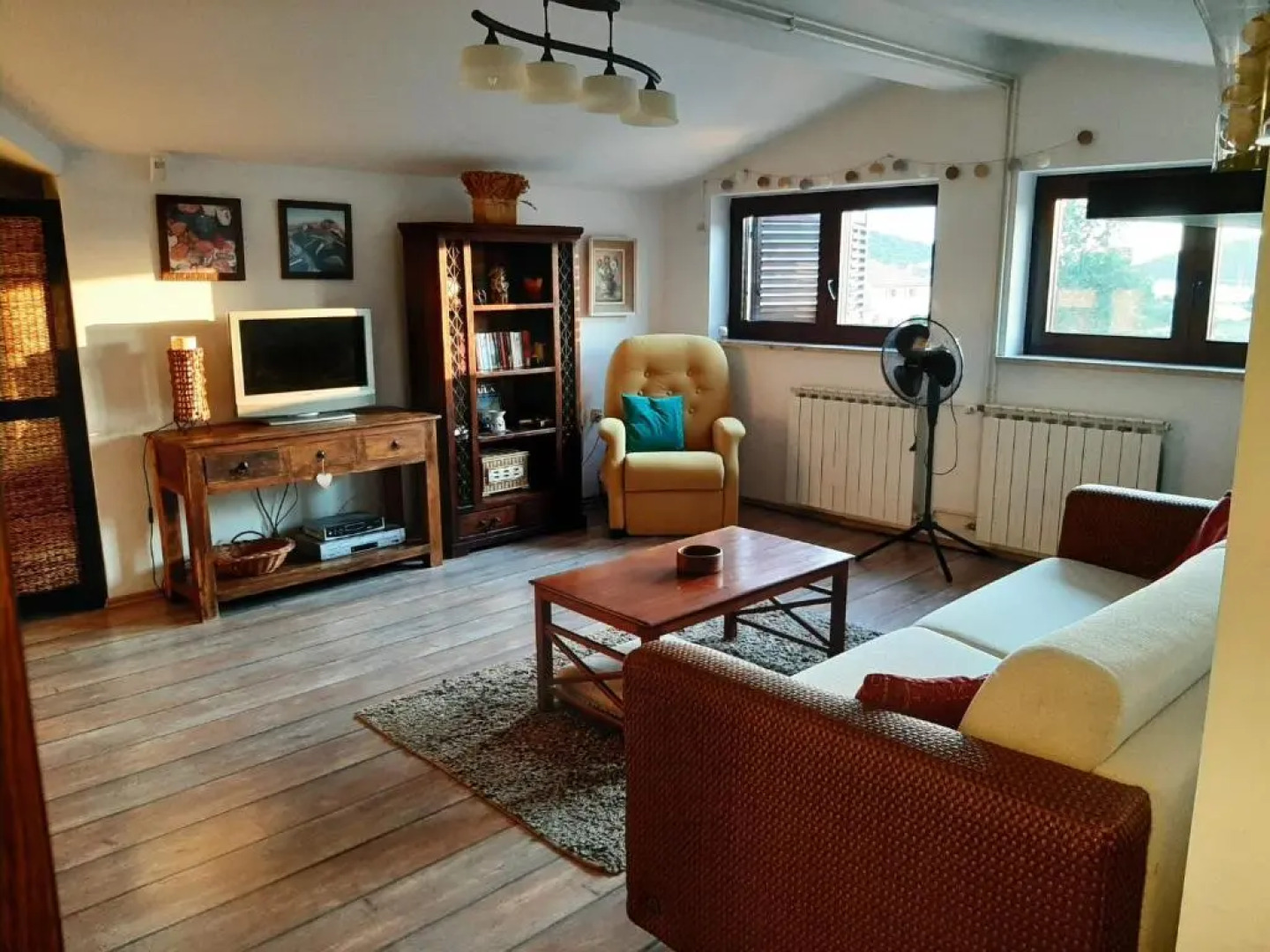 Nice, cosy studio apartment with shared outdoor pool