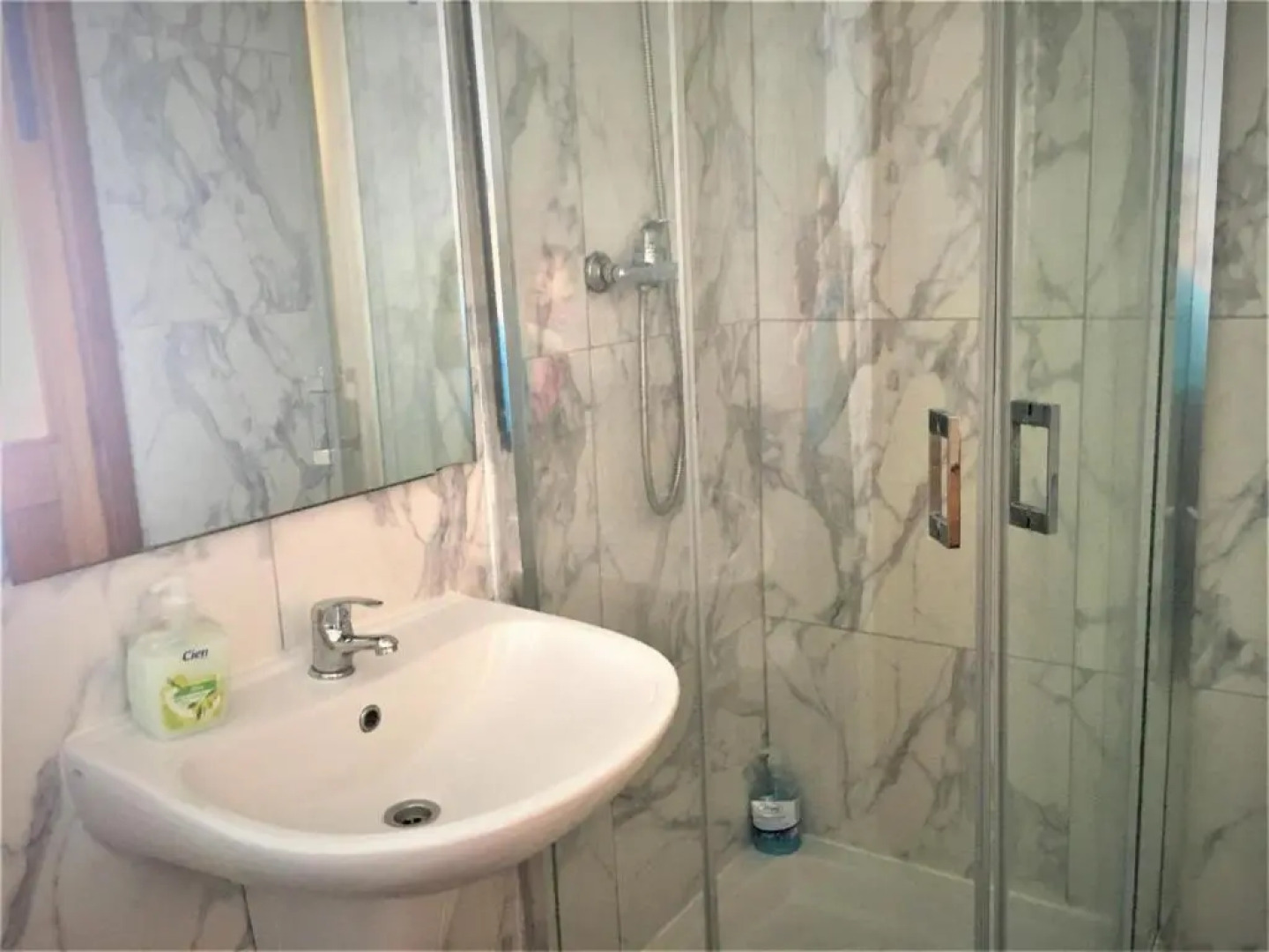 XL Central Home - Sleeps 10 people