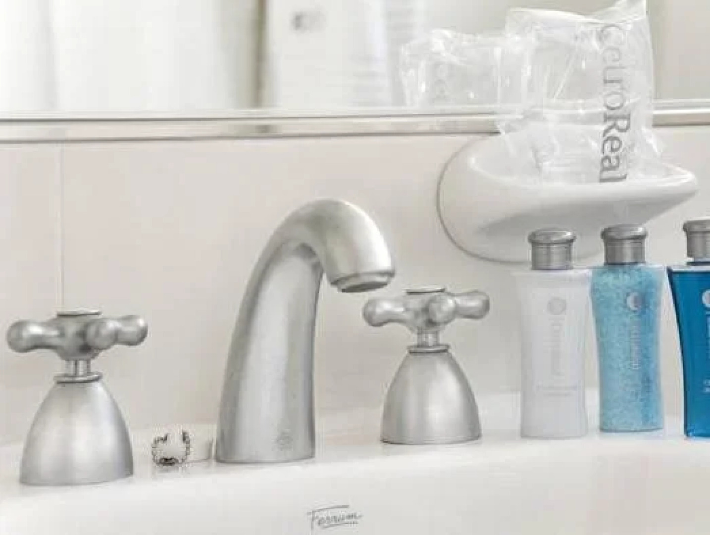 Cetro Real Condominium & Suites