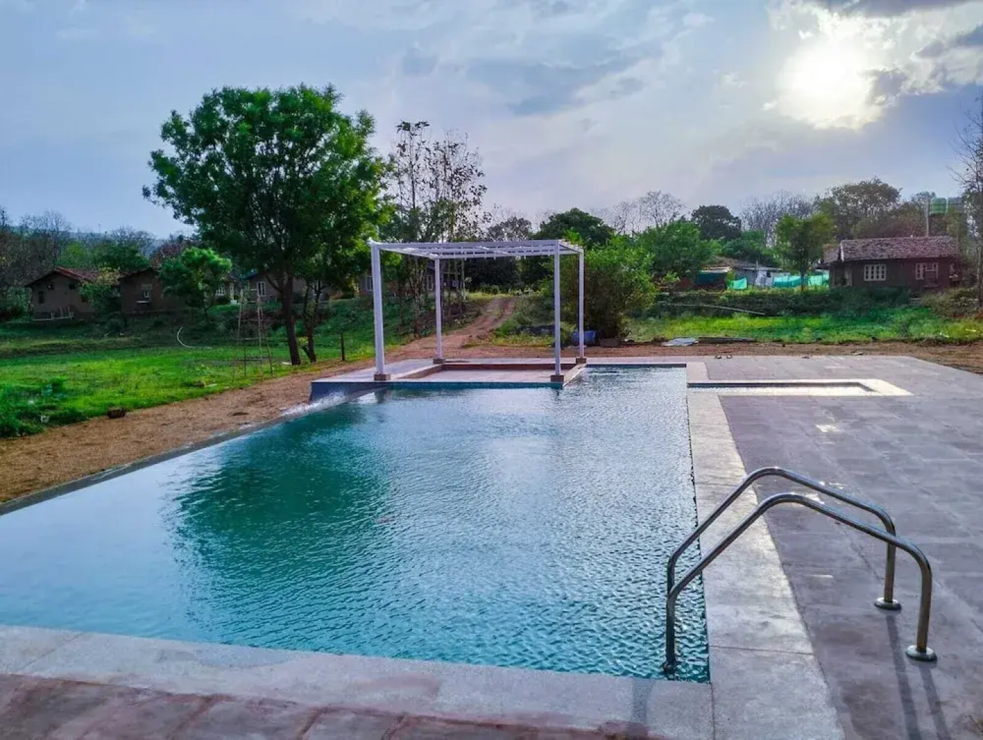 WOW STAYZ2 Pachmarhi Foothill Cottages