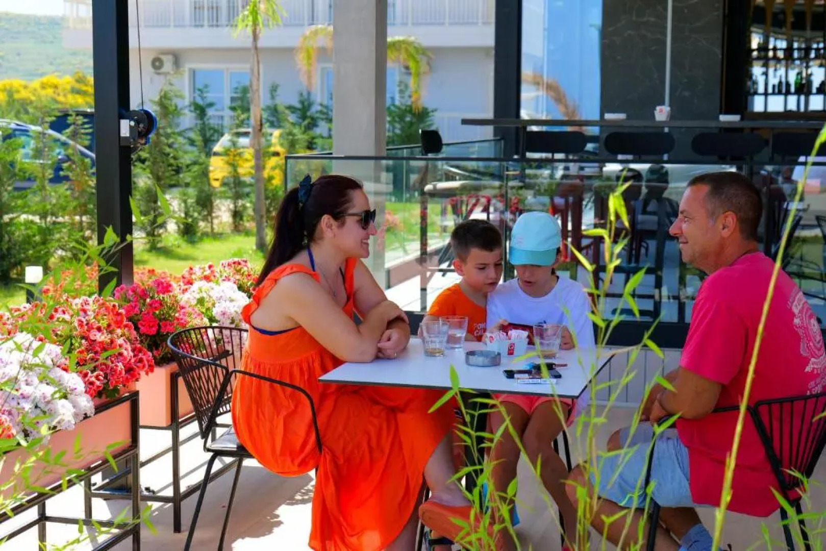 The Peak Hotel & Lounge