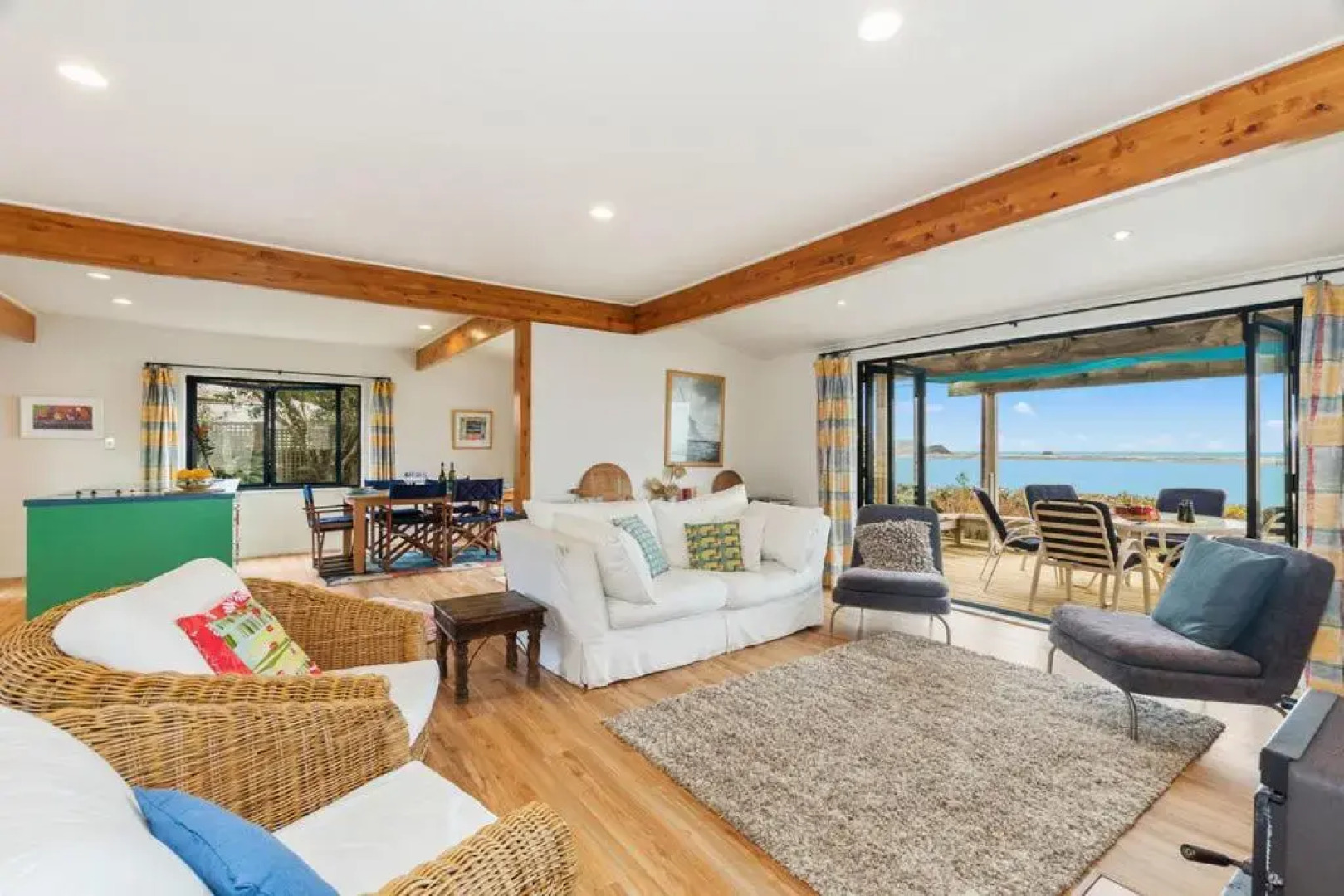 Taste Of Paradise with WiFi!- Mangawhai Heads Holiday Home