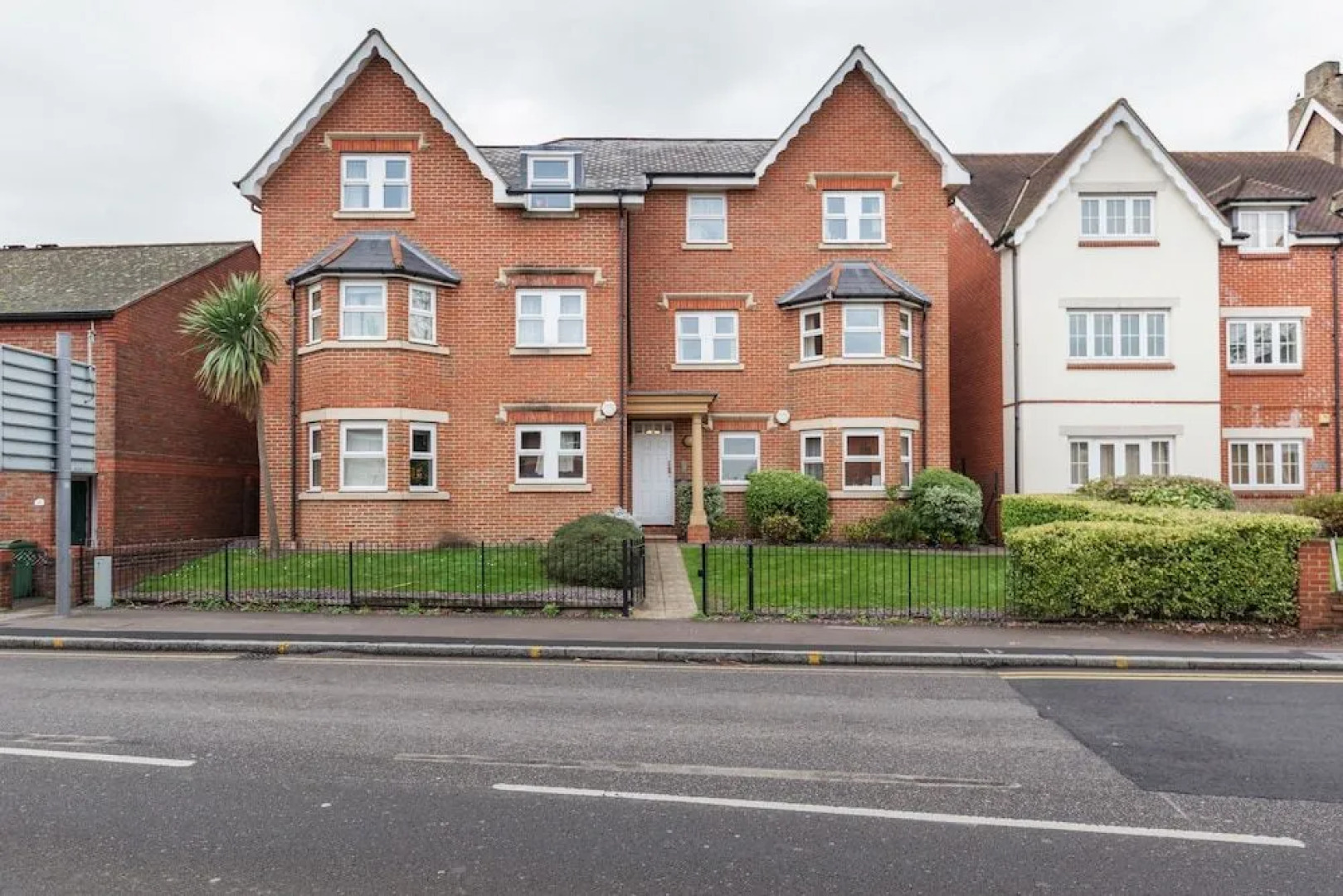 Roomspace Apartments-Courtyard Guildford