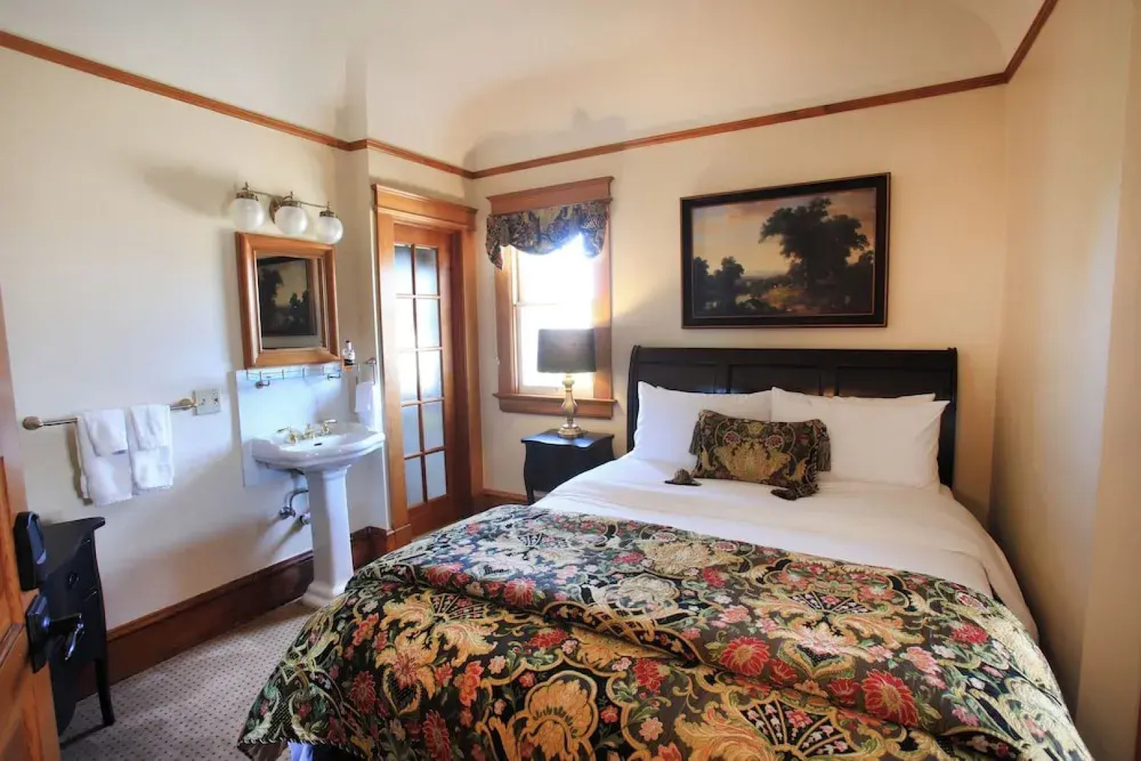 The Charles Pacific Grove - Artfully Designed Inclusive Inn