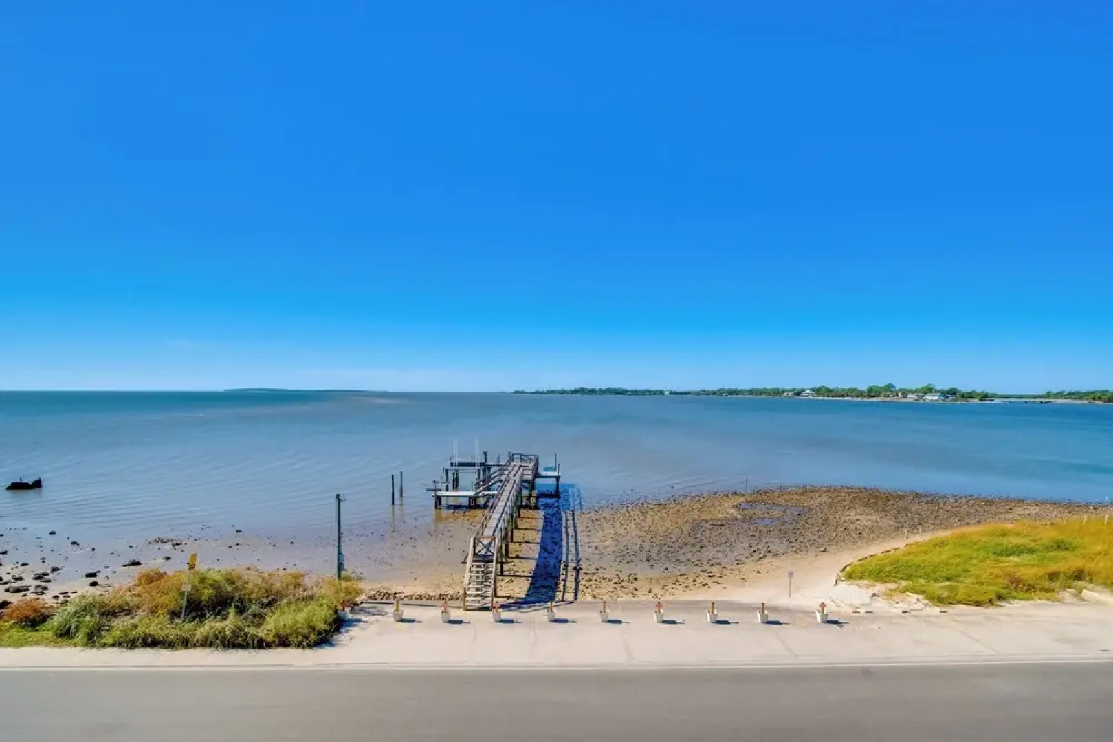 Oceanfront Oasis in Cedar Key w/ 2 Balconies!