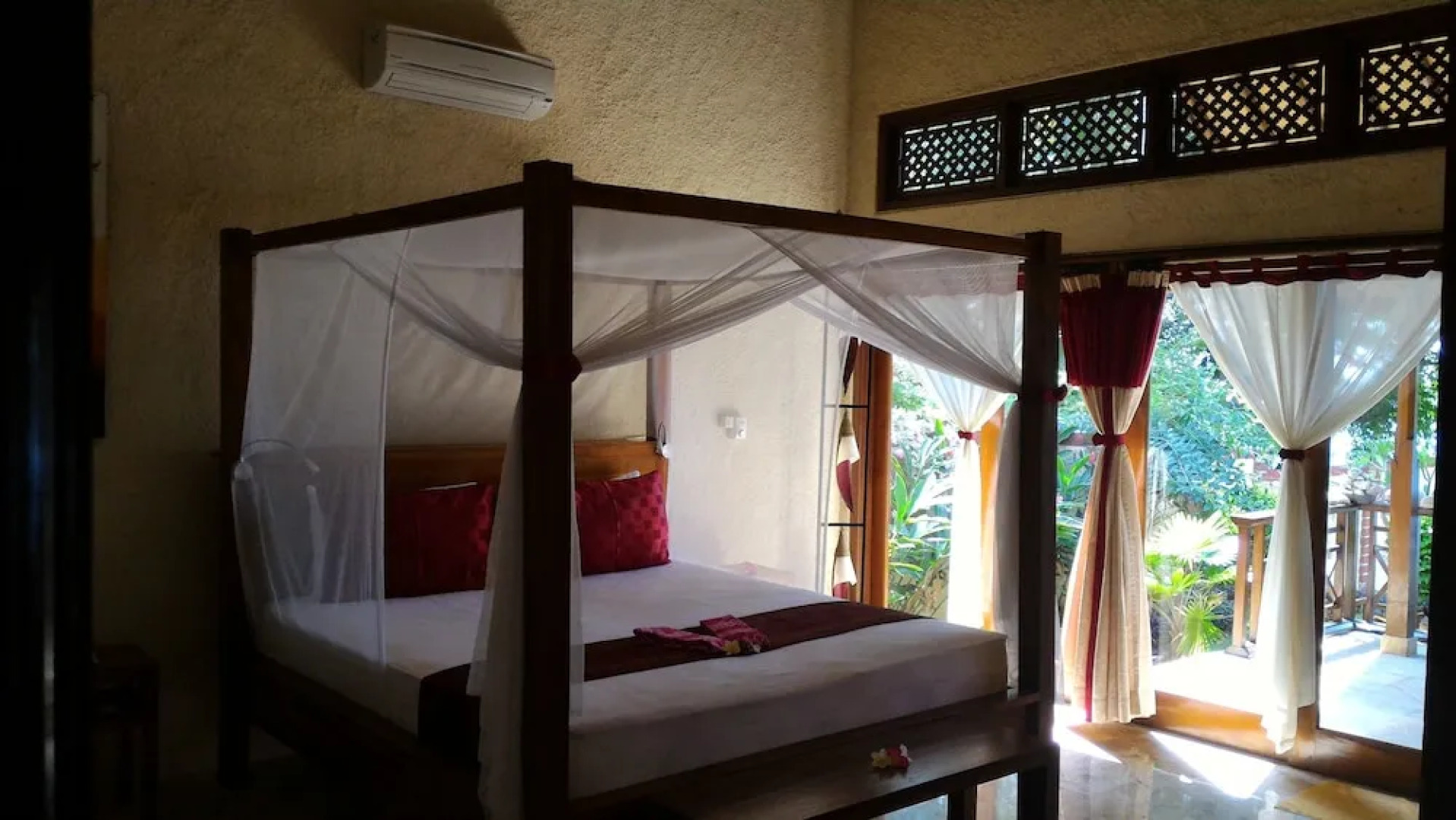 Teluk Indah Beach & Pool Villa