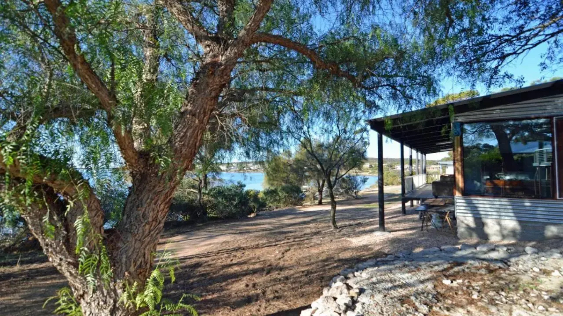 CDC-625 Beach House incl.rear 2BR studio