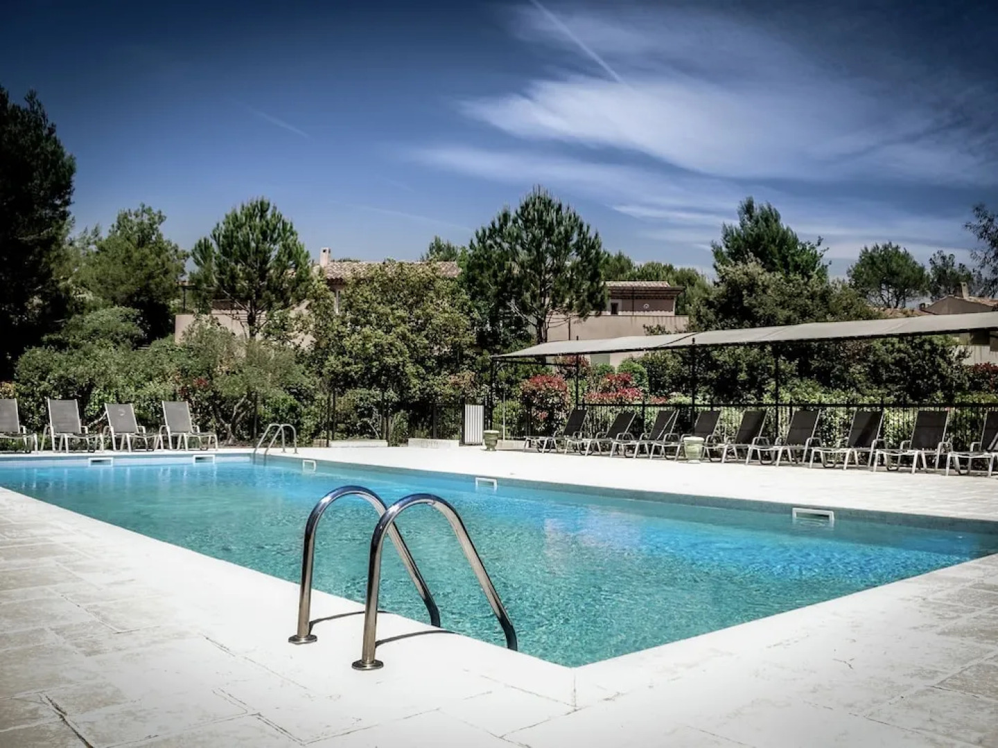 Provencal Holiday Home With Dishwasher not far From Fréjus
