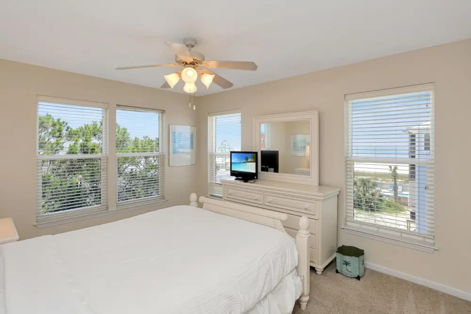 Yellow Bird Apartment