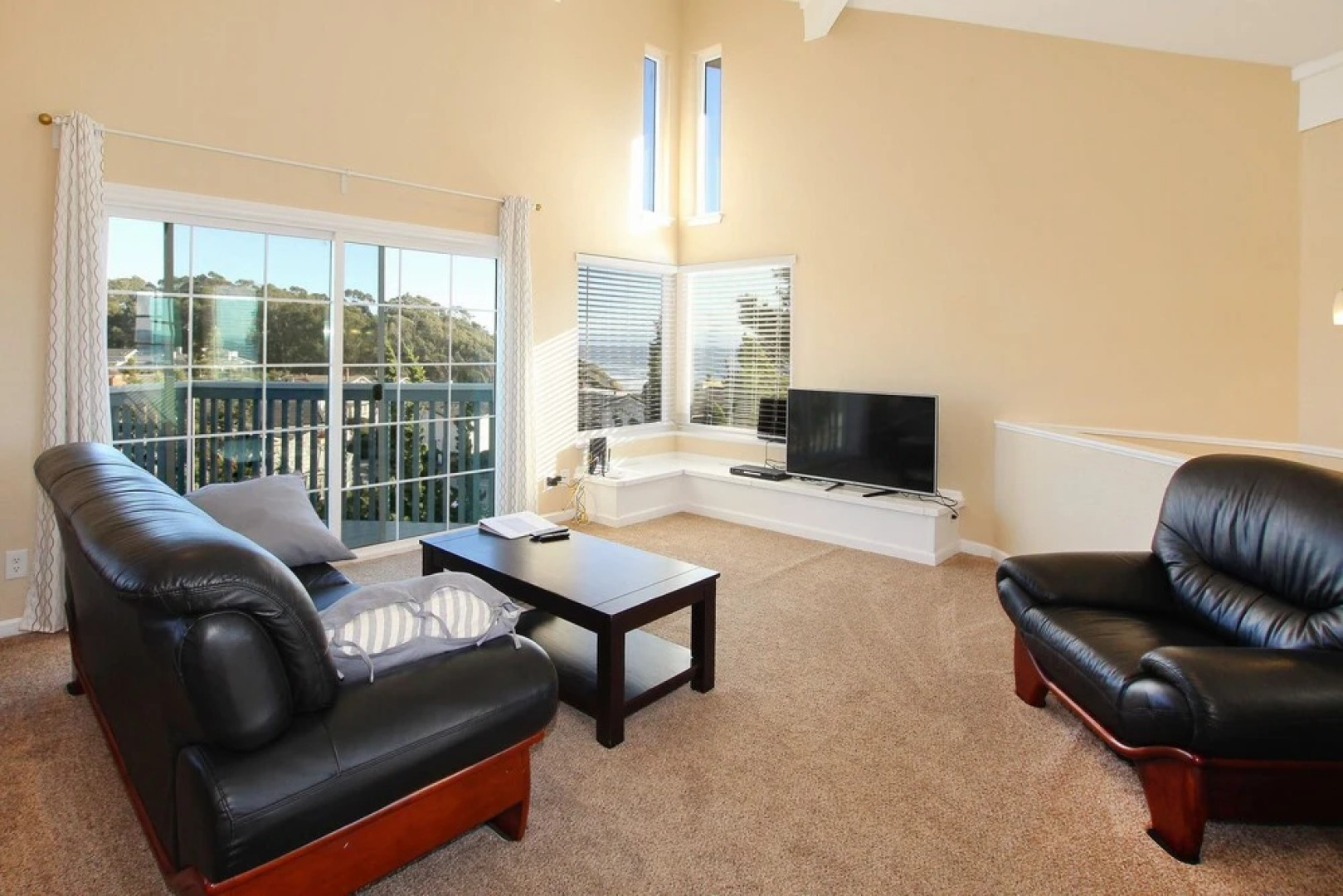 2br W/ Ocean Views - Steps To Beach 2 Bedroom Home