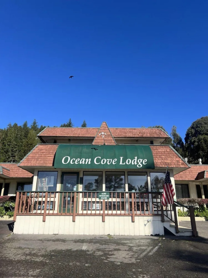 Ocean Cove Lodge Bar & Grill