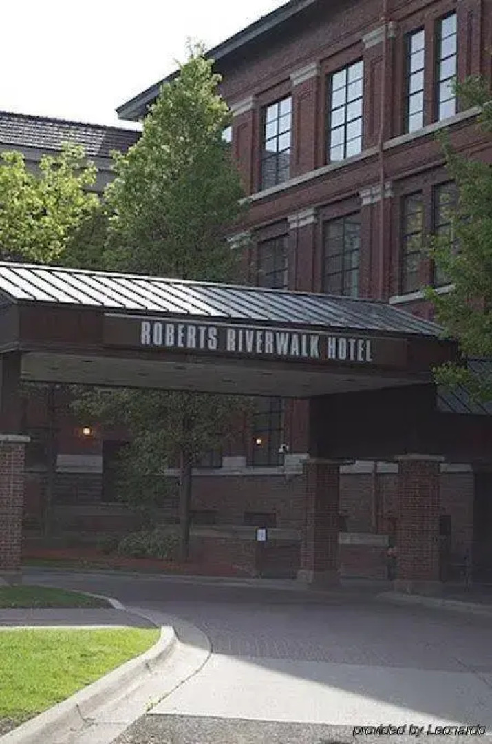 Roberts Riverwalk Hotel Detroit