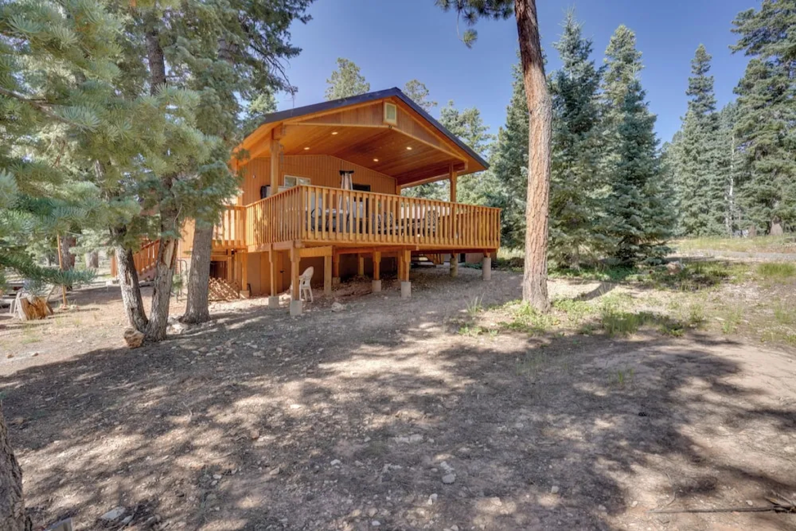Spacious Duck Creek Village Cabin w/ Hot Tub!