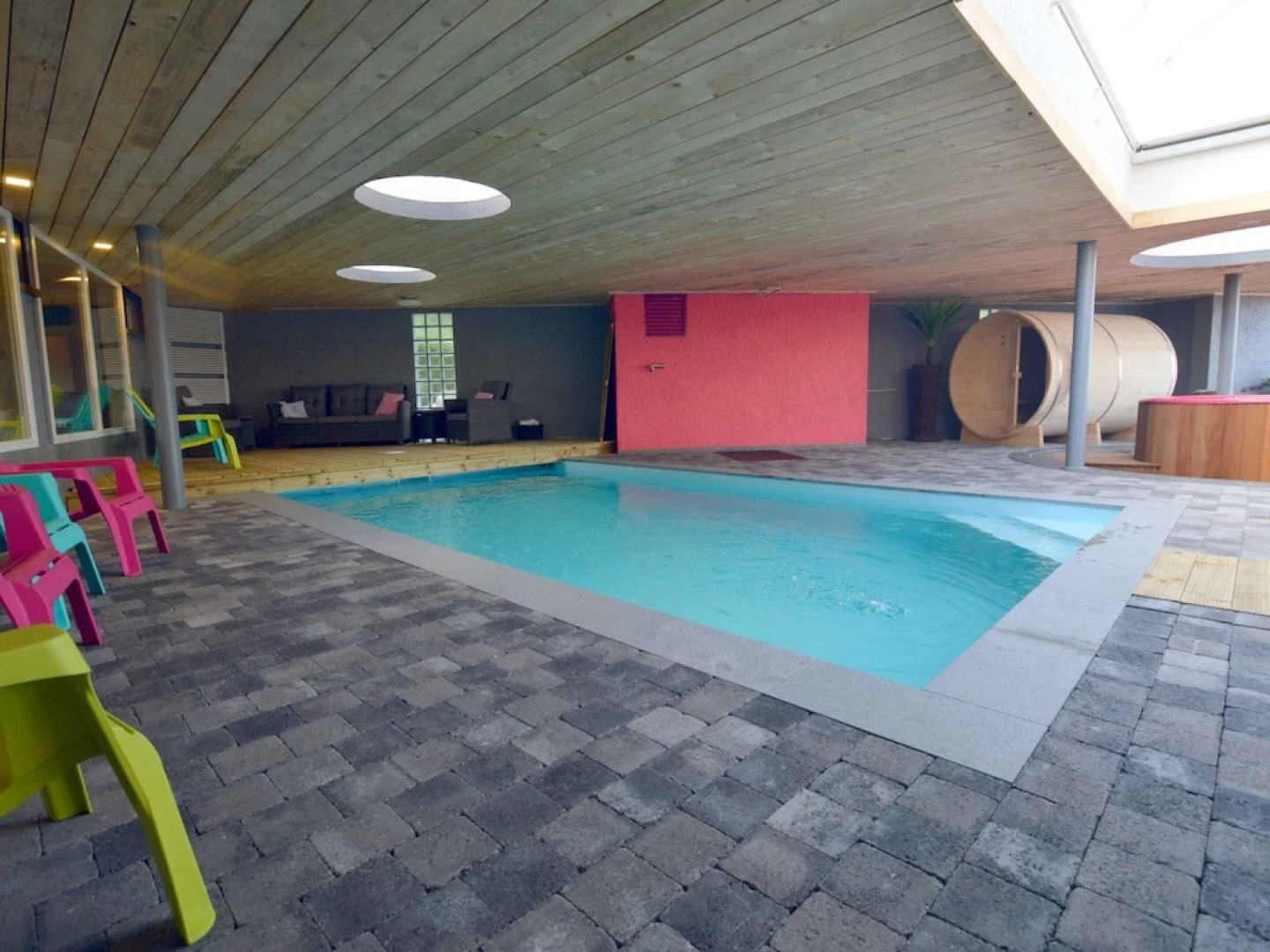 Superb House for Family Group with Swimming Pool, Sauna, Hot Tub, Billiards