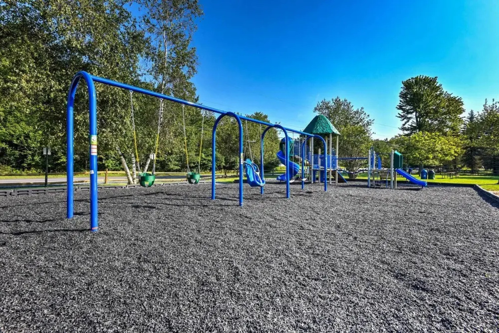 Cozy Arrowhead Lake Home w/ Sunroom + Pool Access!