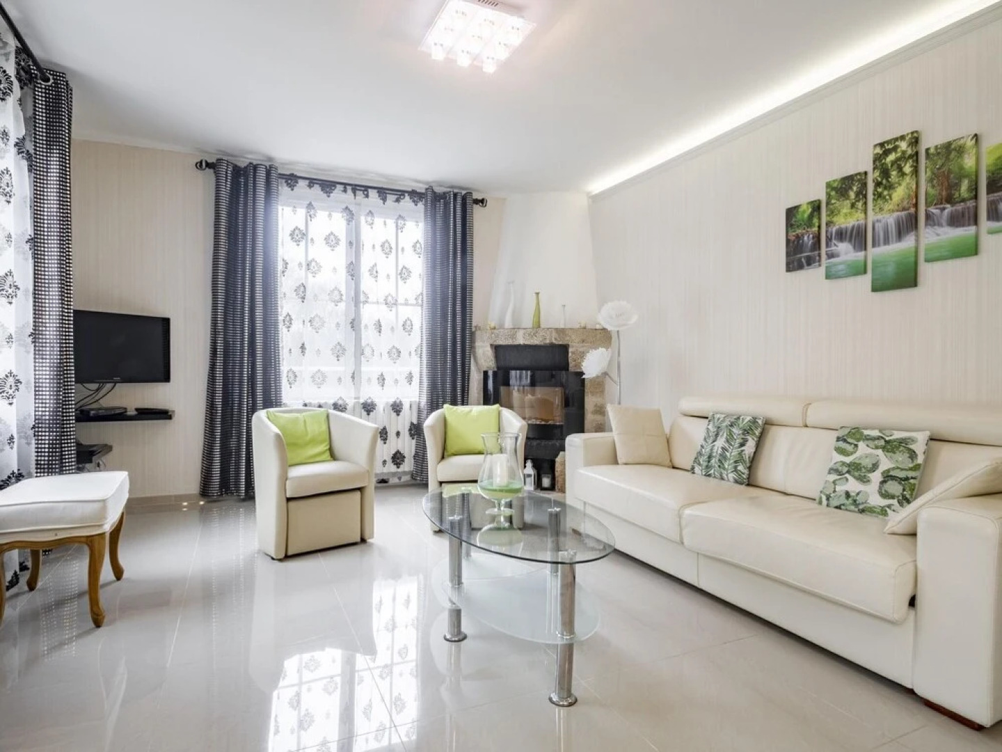 Enticing Holiday Home in Tulle with Garden