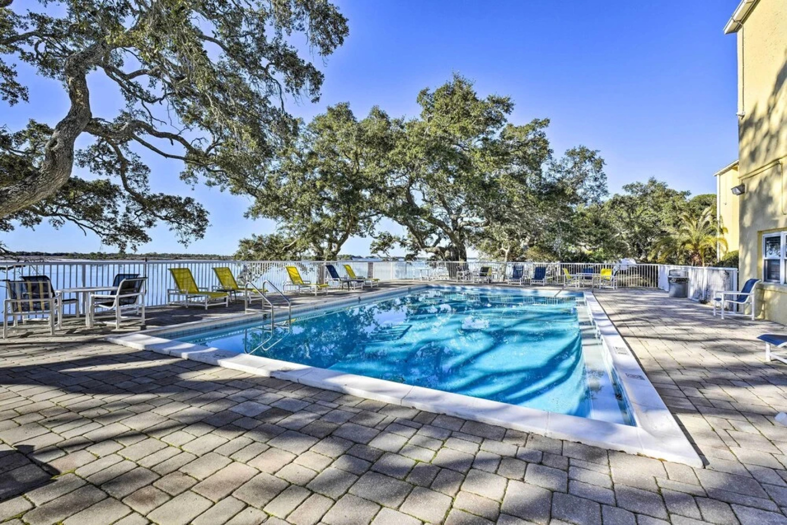 Waterfront Mary Esther Condo w/ Kayaks!