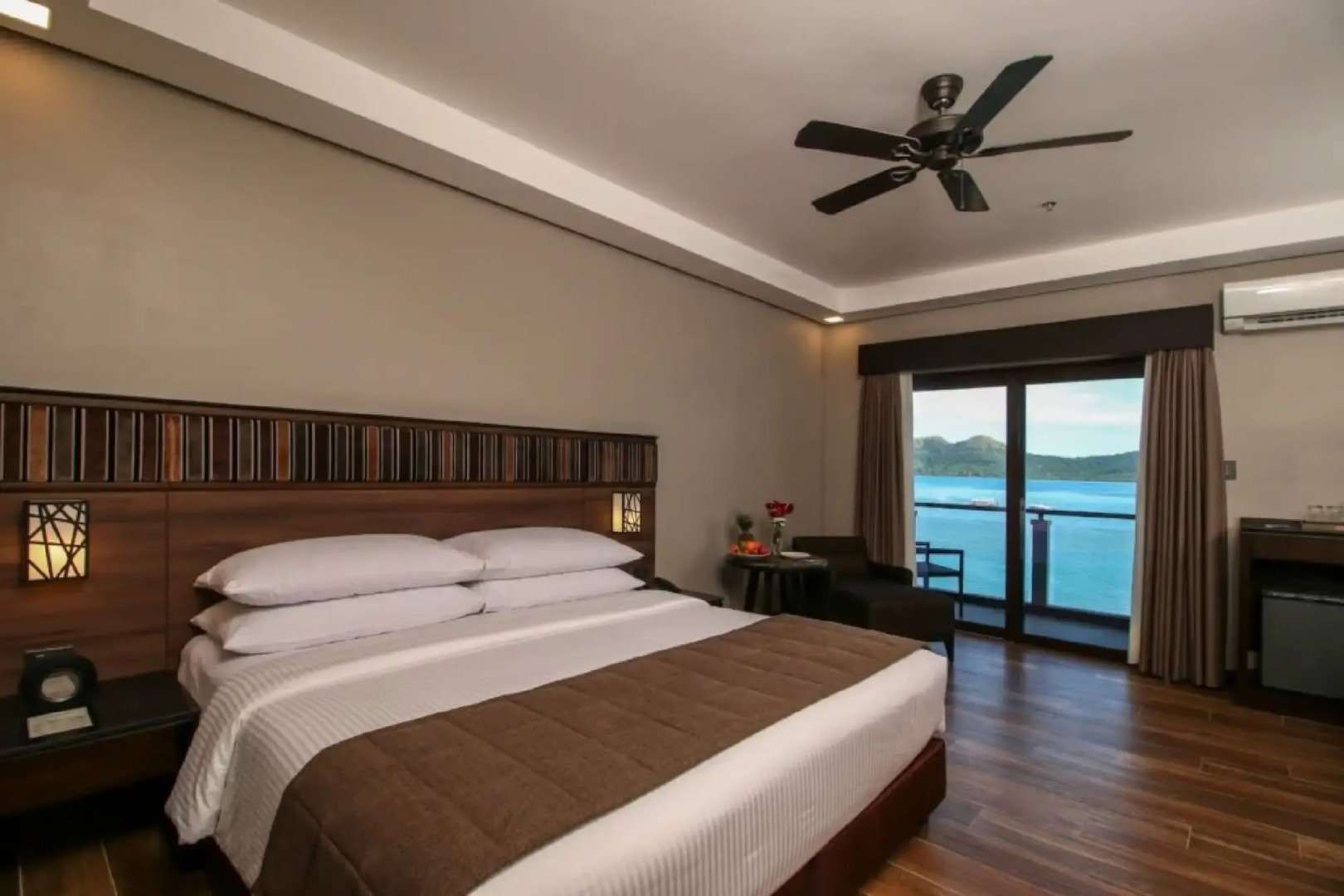 Two Seasons Coron Bayside Hotel