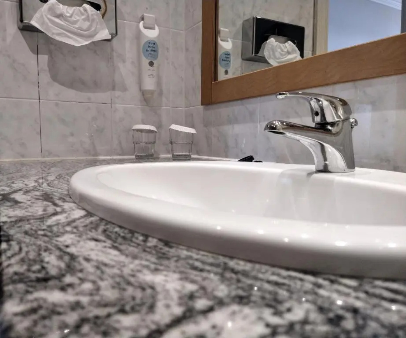 Lakeside Manor Hotel