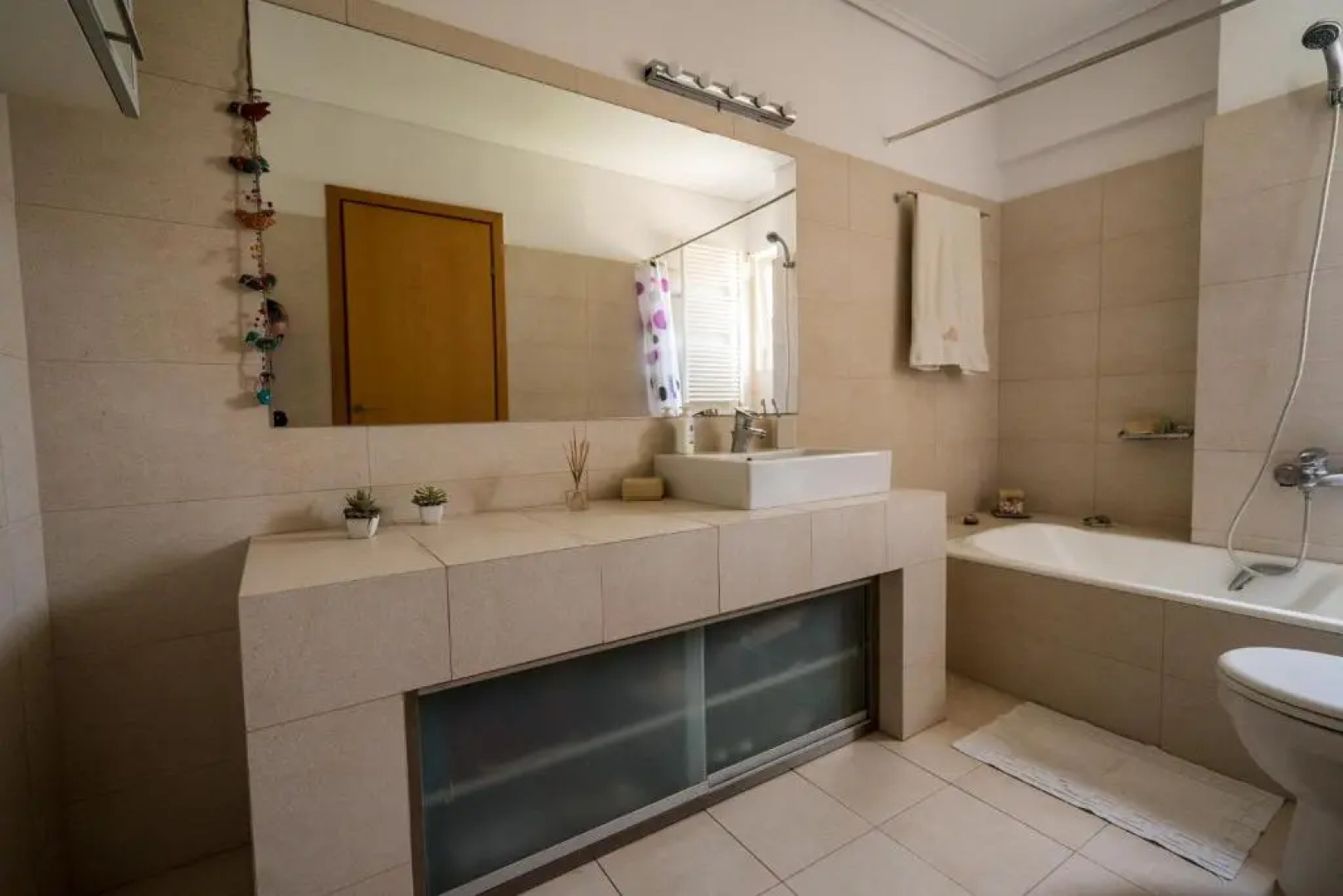 Family getaway, spacious and luxurious, sea view, terrace, next to Voula beach, 20min from center