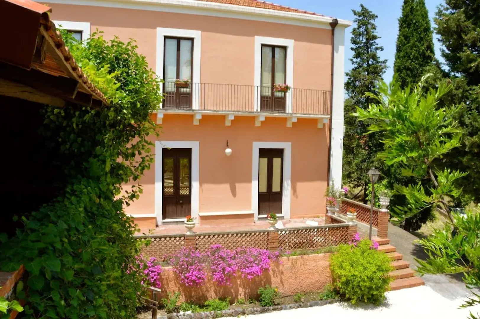 Villa Bonaccorso Casale-splendida Villa Immersa Nella Natura ai Piedi Dell Etna