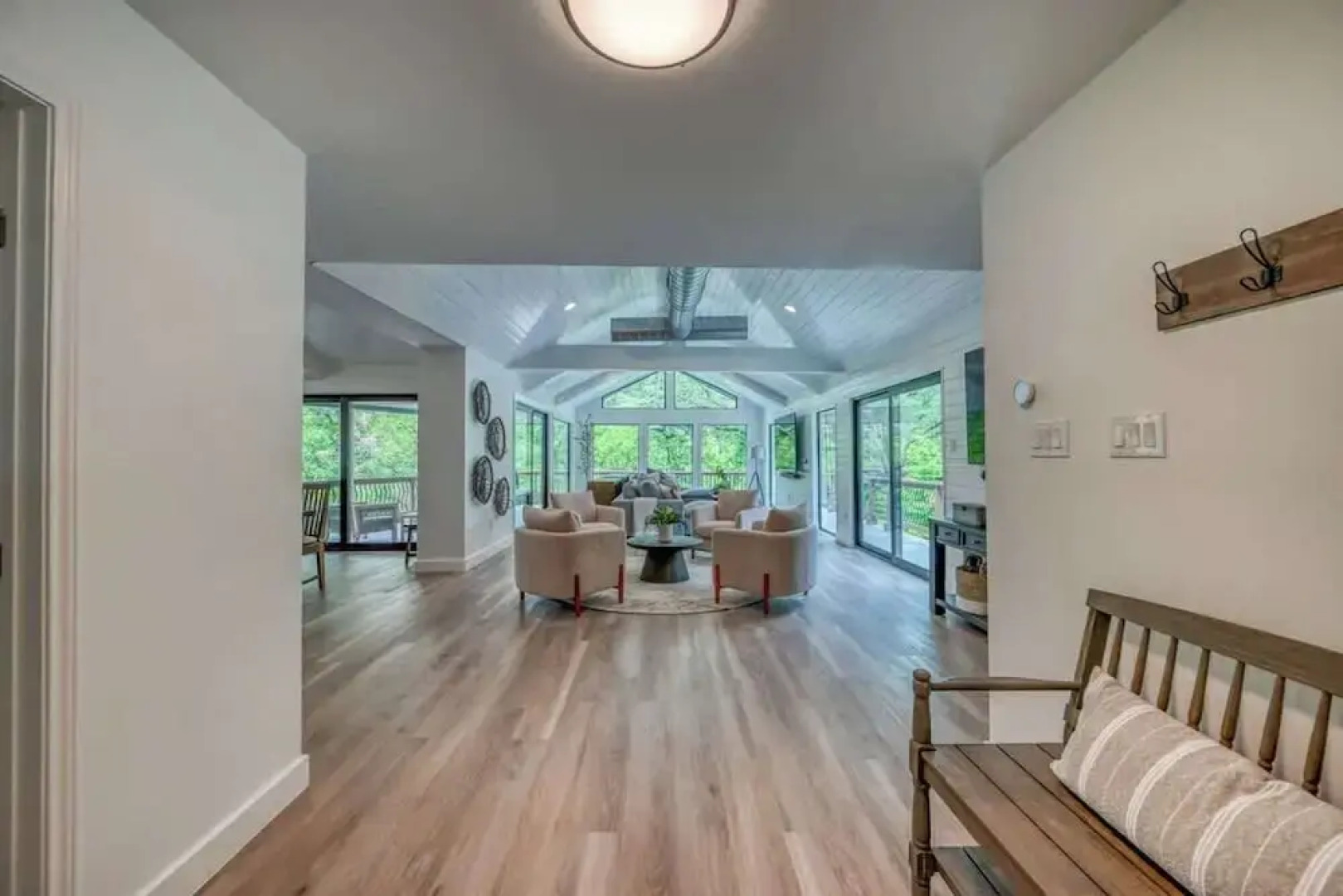 Luxury Riverfront Villa With Firepit & Gameroom!