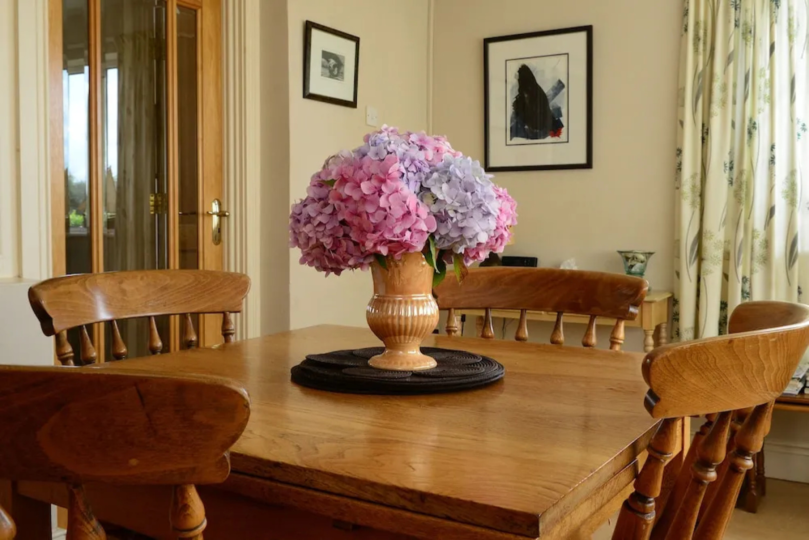 4-bed Cottage in Co. Galway 5 Minutes From Beach