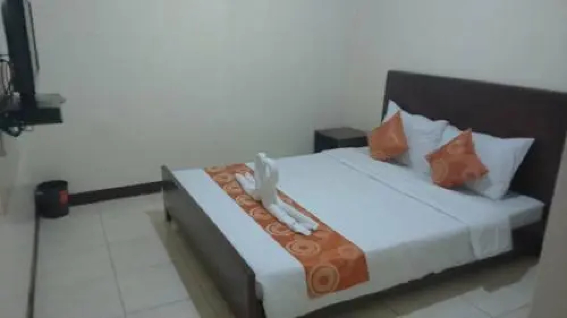 RedDoorz @ Elegance Guest House near NAIA T3