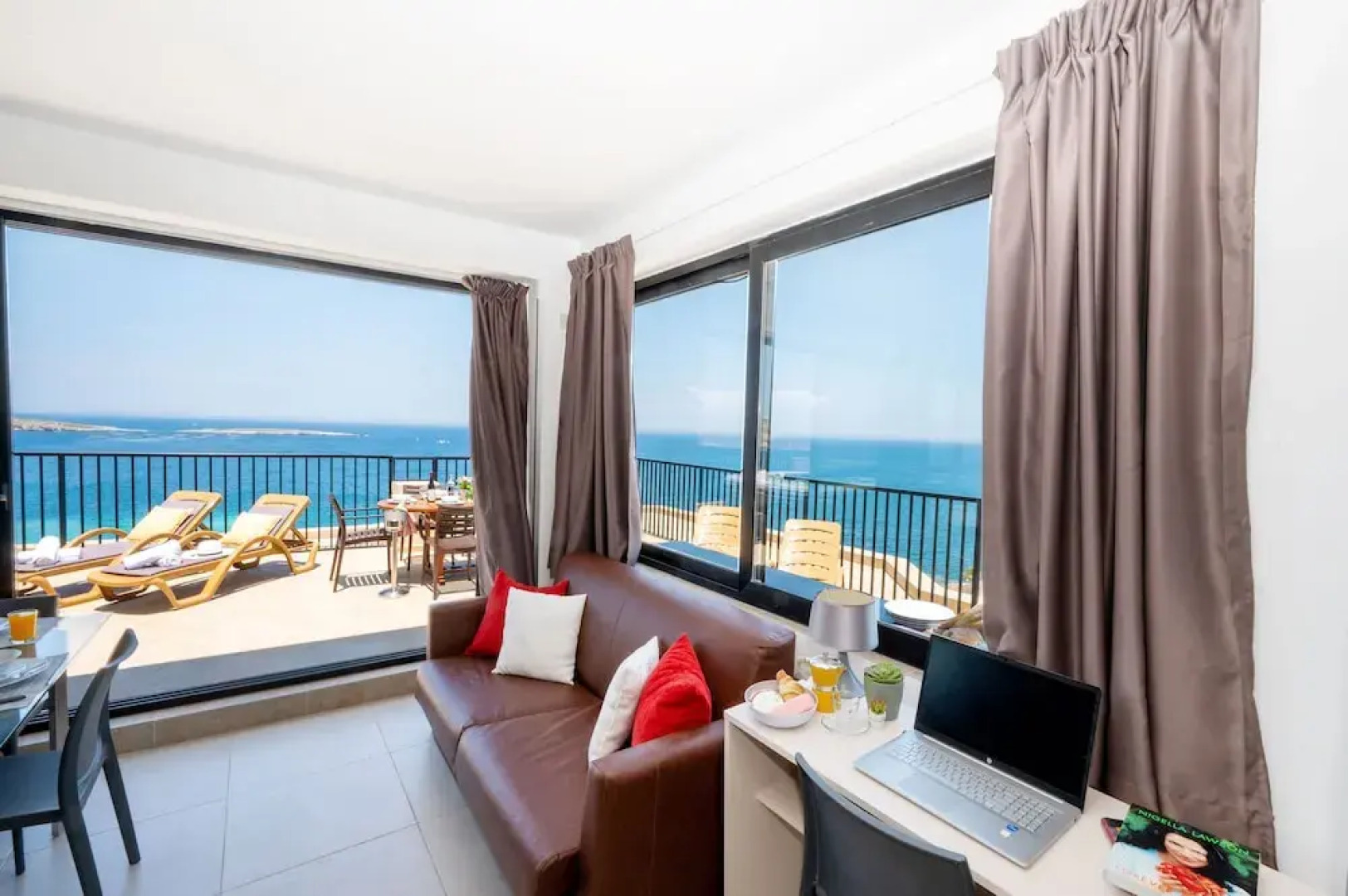 Islet Seafront Penthouse with Hot tub