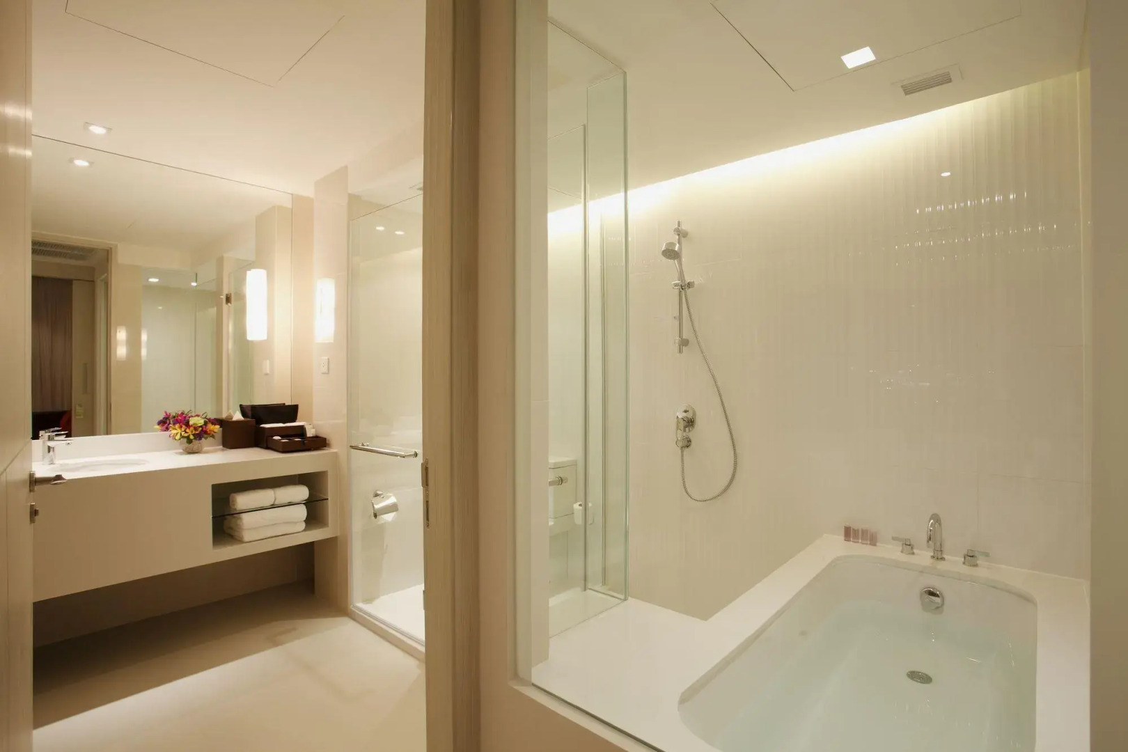 Centara Watergate Pavilion Hotel Bangkok