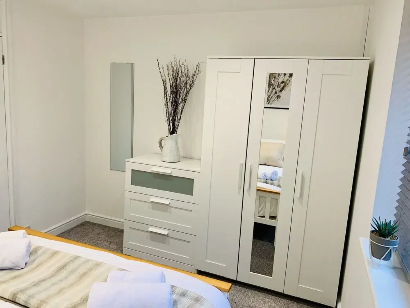 SA Today St Margarets Court Taunton with Fibre Wi-Fi & Netflix