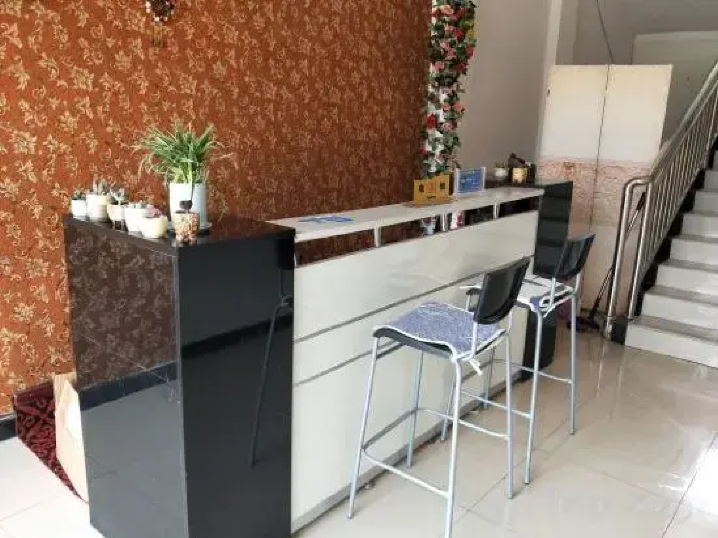 Seda is in the hotel