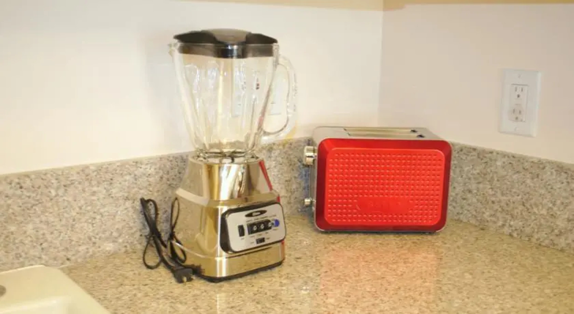 Downtown Chestnut Apartment