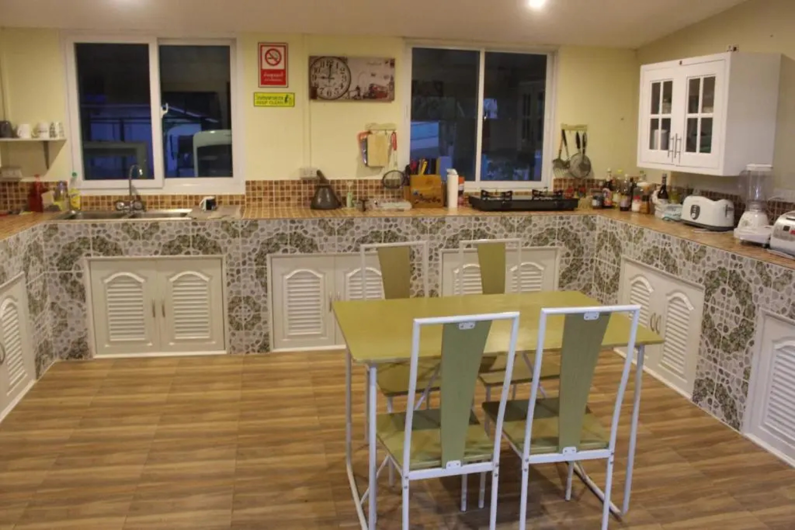 Private 2 Bedroom Villa With Swimming Pool Tropical Gardens Fast Wifi Smart Tv