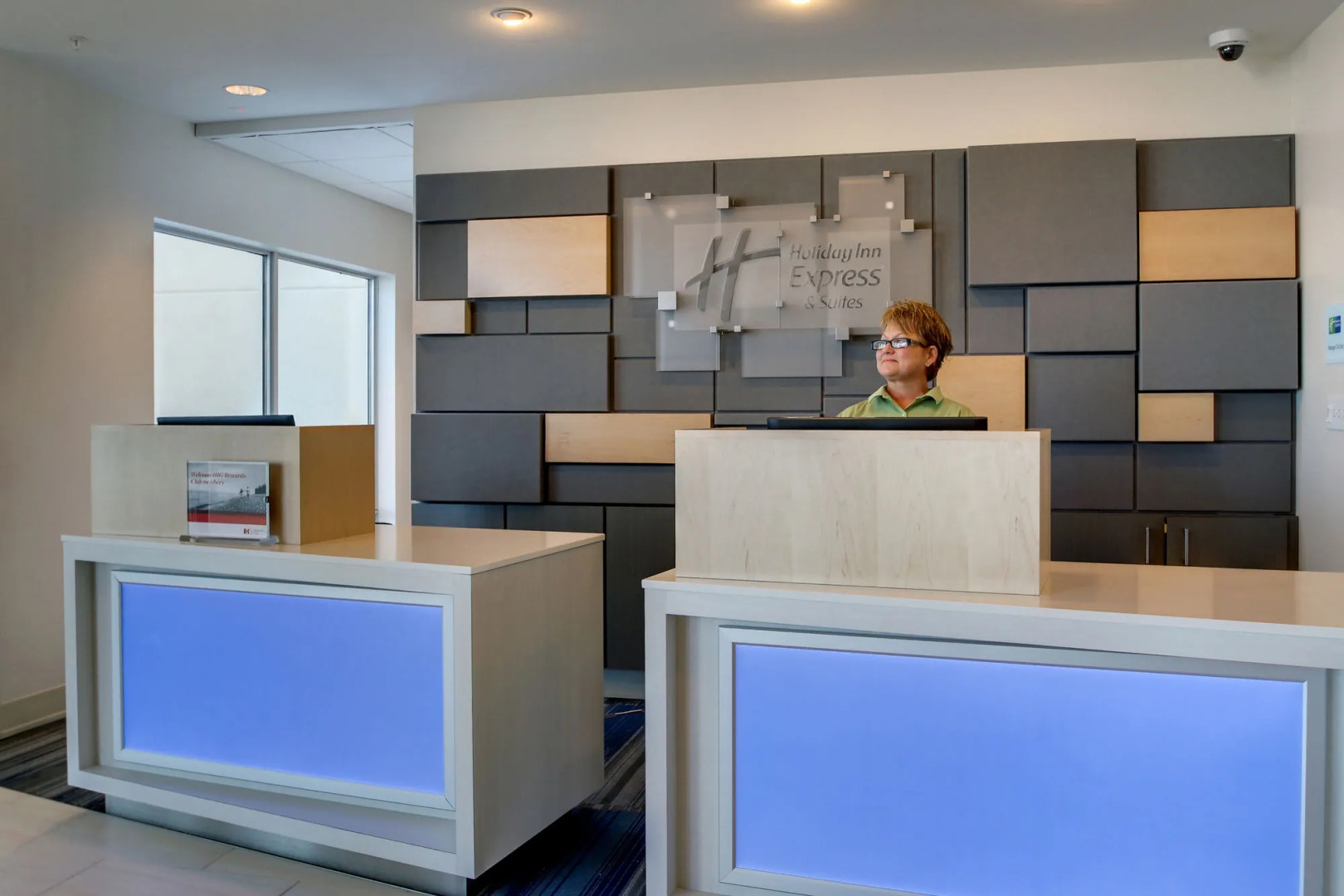 Holiday Inn Express & Suites Galesburg by IHG