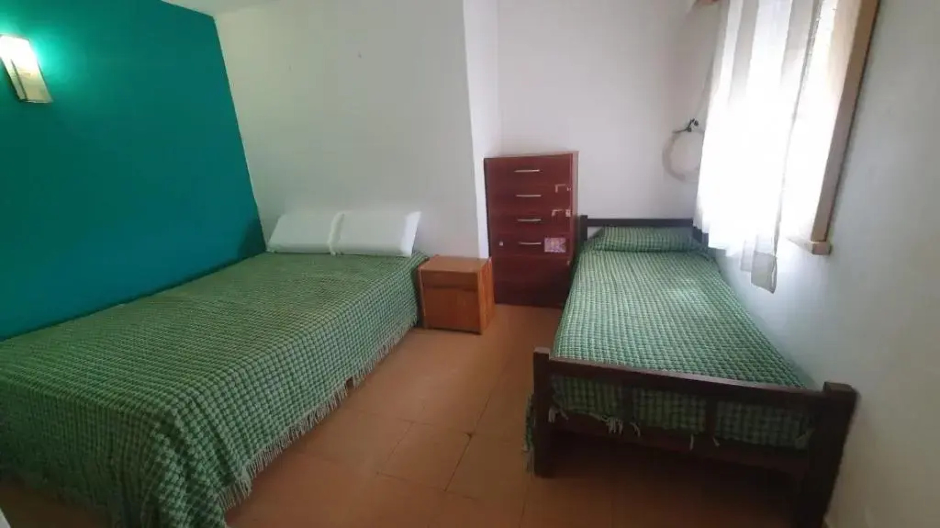 Habitacion economica con estacionamiento Necochea