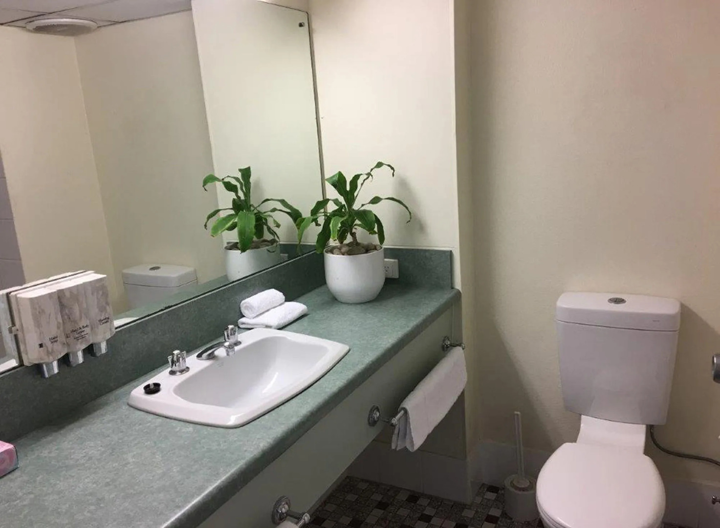 Emerald Central Hotel