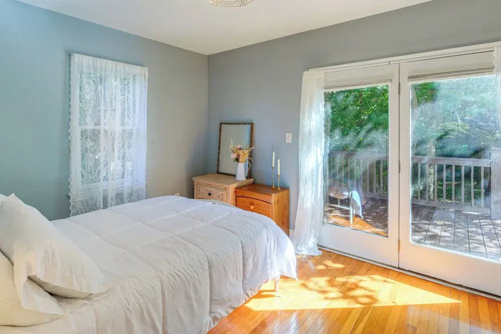 Walk to Main Street! Home in Historic Jonesborough