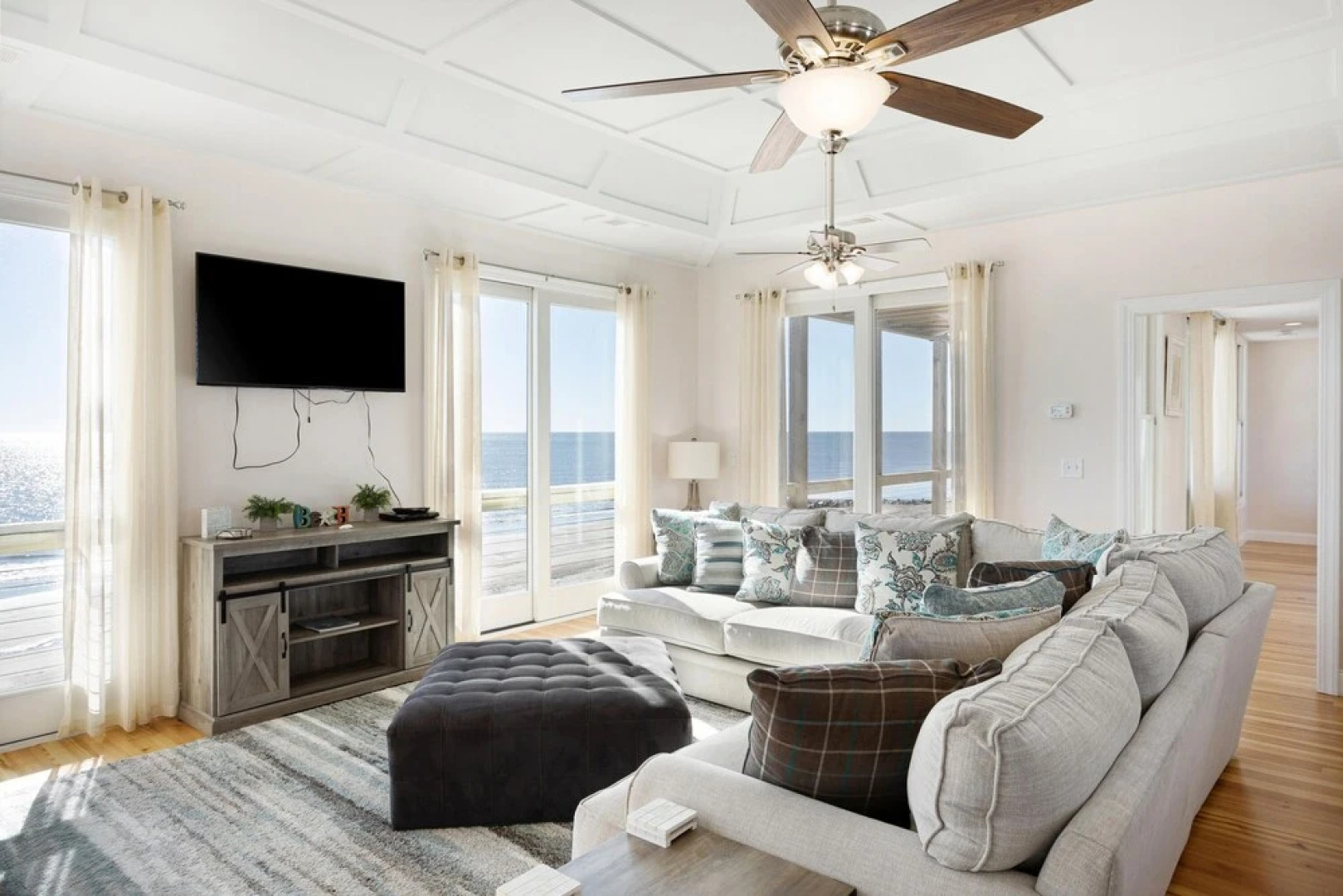 Endless Summer 5 Bedroom Home by Redawning