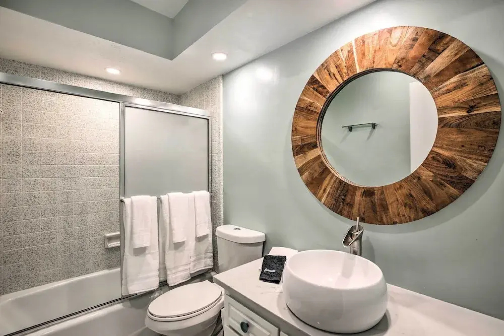 Poolside Oasis: Richardson Home w/ Movie Room!