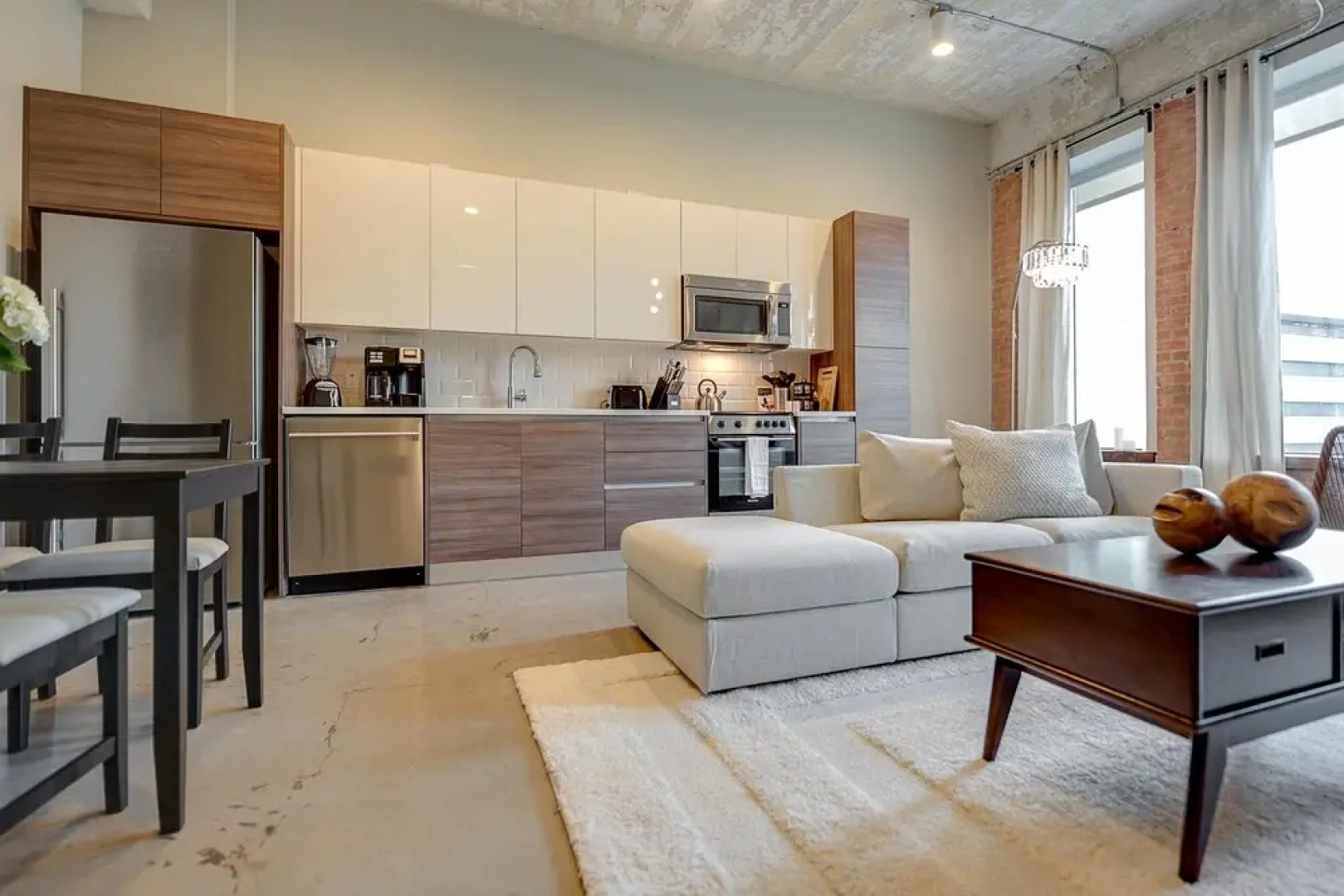 Downtown Dallas Apartments by Hosteeva