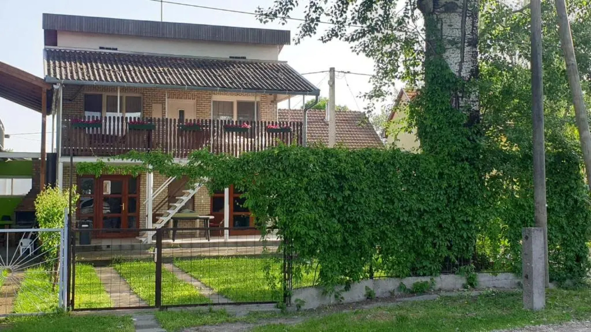 Sárga311 Üdülőház Szeged