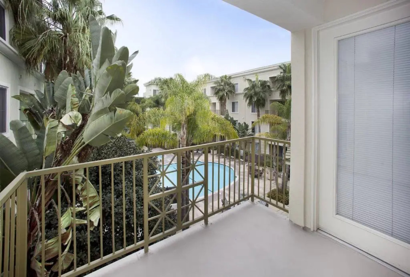 Marina Del Rey's Grand 2/2 Suite Pool View