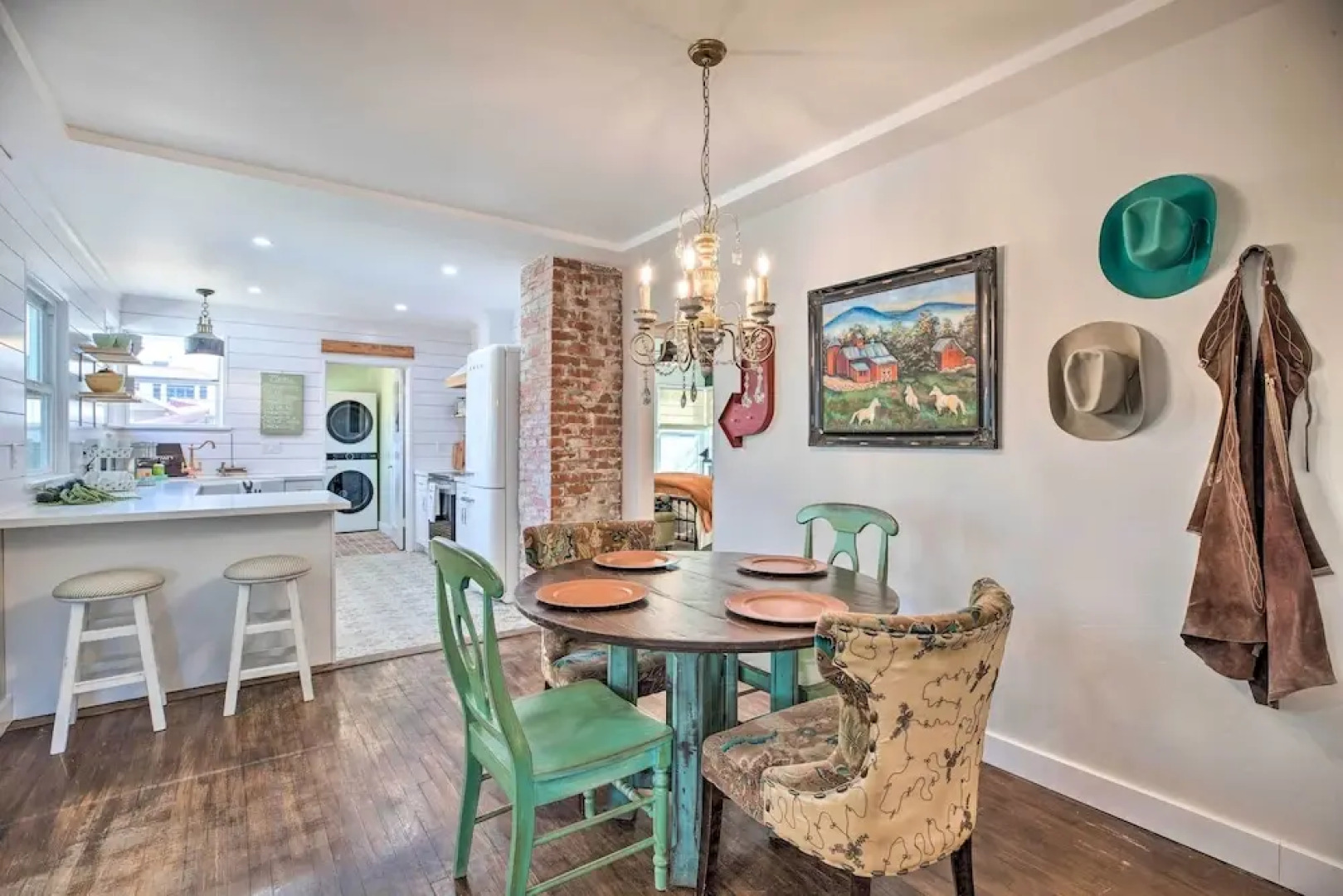 Vintage Bishop House in Downtown w/ Porch Swing!